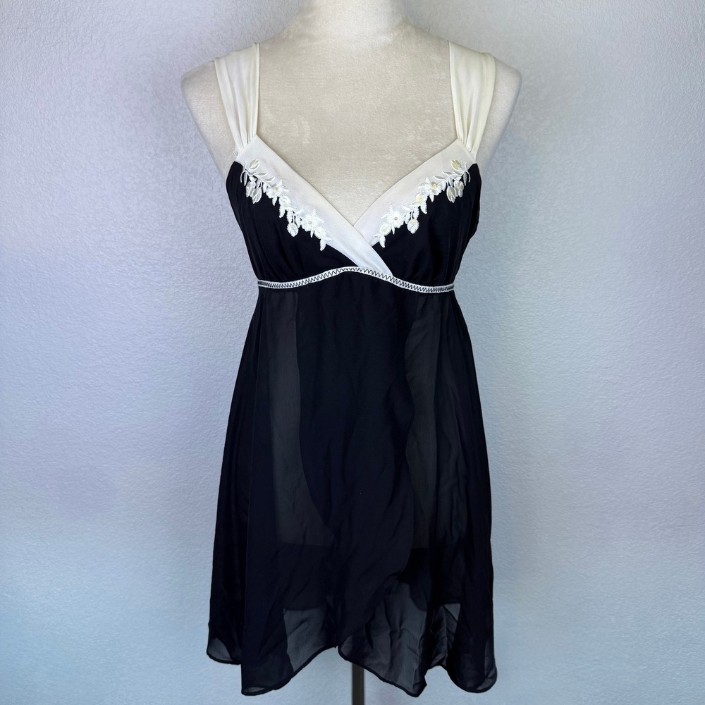 Y2K Secret Treasures Womens Sequin Pearl Black/White Floral Babydoll Chemise Med